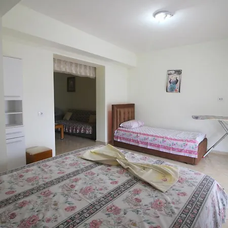 Mona'S Apartments Sarande Exterior photo