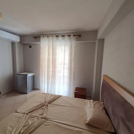 Mona'S Apartments Sarande Room photo